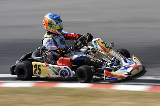 Joyner wins, Camponeschi still leader