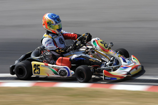 Joyner wins, Camponeschi still leader