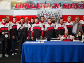 Foto ricordo per Team e piloti