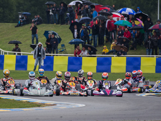 KZ - Heat 1 starts on a wet track