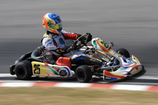 Joyner wins, Camponeschi still leader