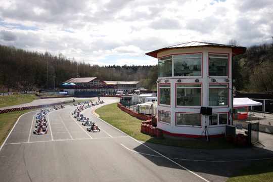 Filled-up grids at the DKM kick-off in Ampfing