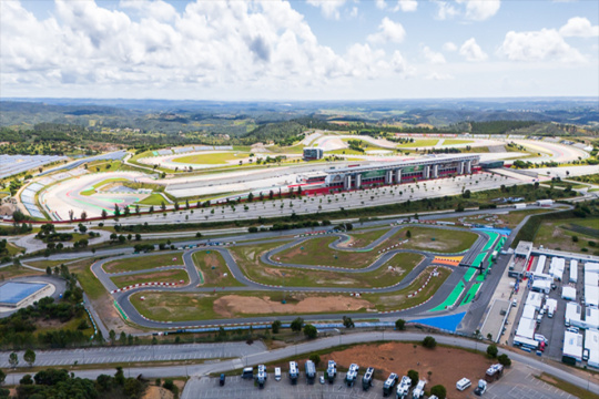 Wide open competition kicks off in Portimão