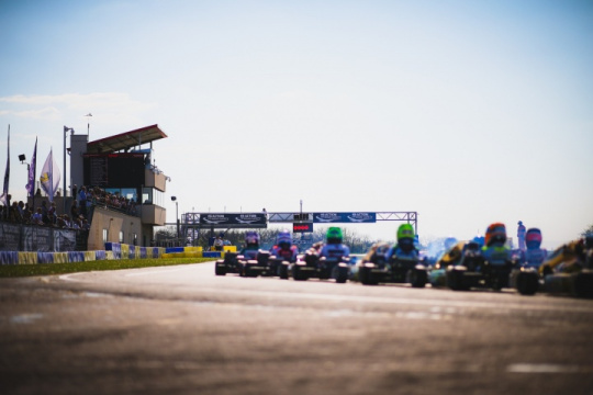 The first round of the FIA European Karting Championship in Angerville (France) ends with the victories of Patterson (OK) and Taponen (OKJ).